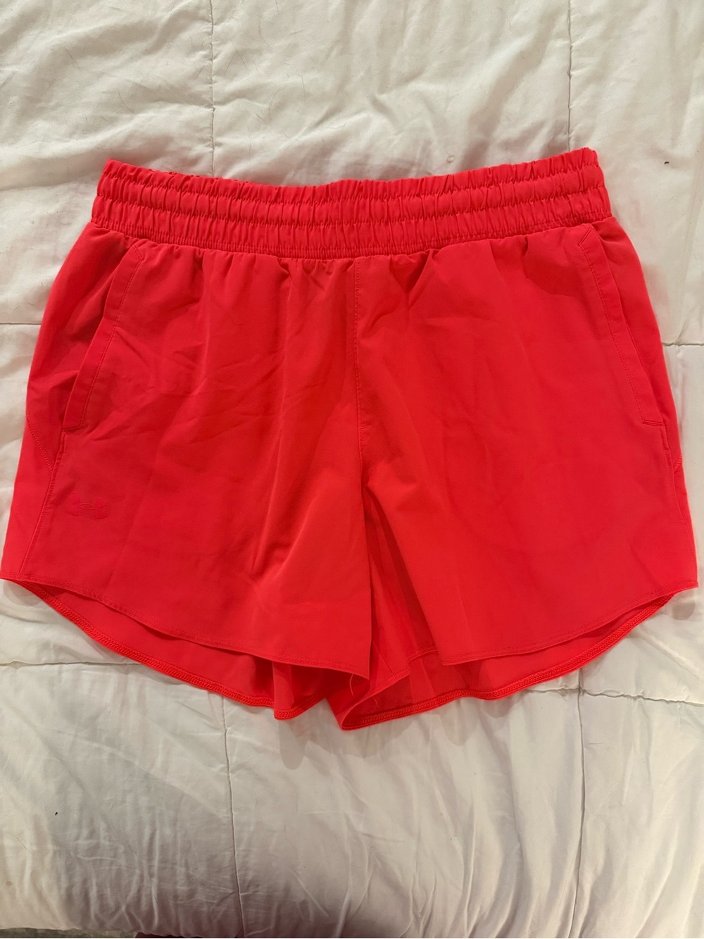UNDER ARMOUR Flex Woven 5” Women's Athletic Shorts - Coral - Large

Pockets!!